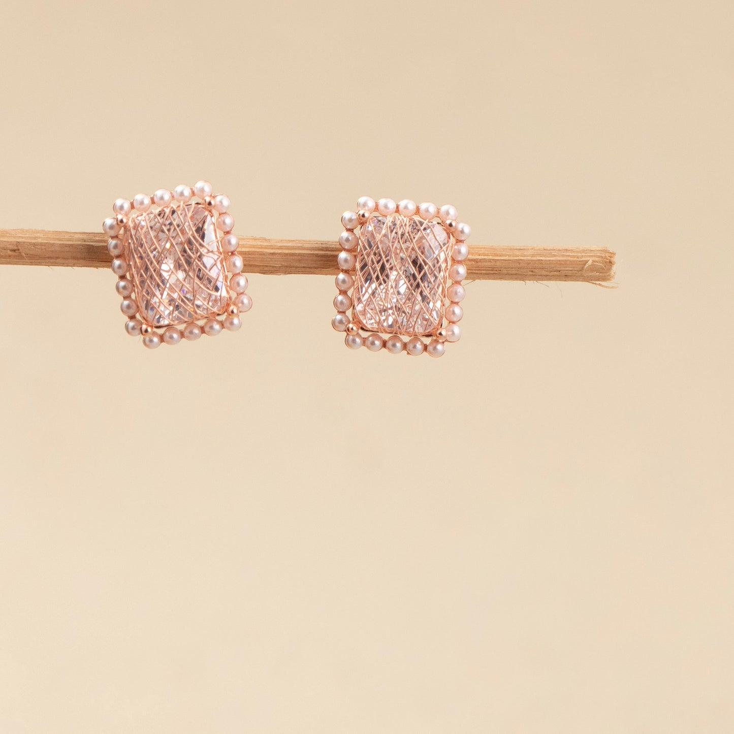 Stud Earrings E373