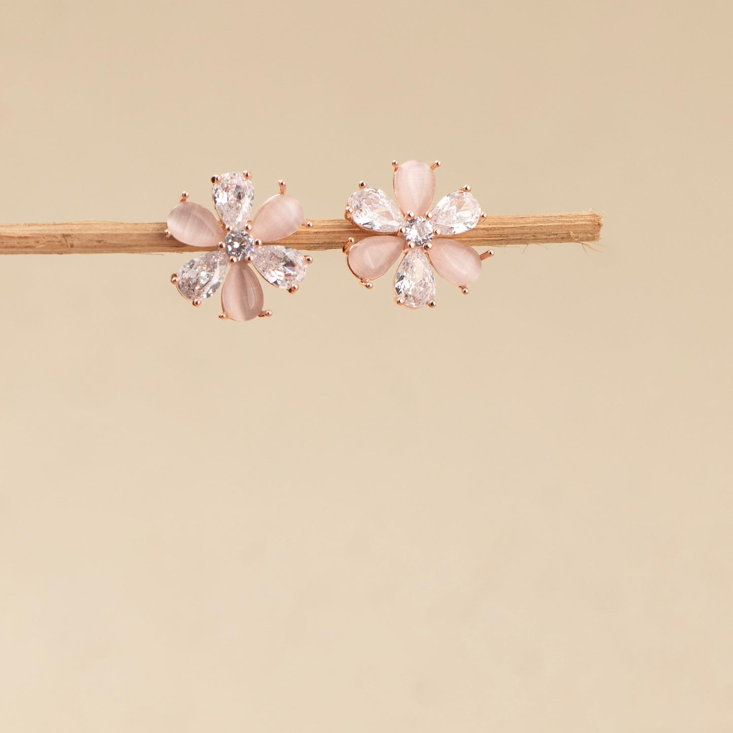 Stud Earrings E374