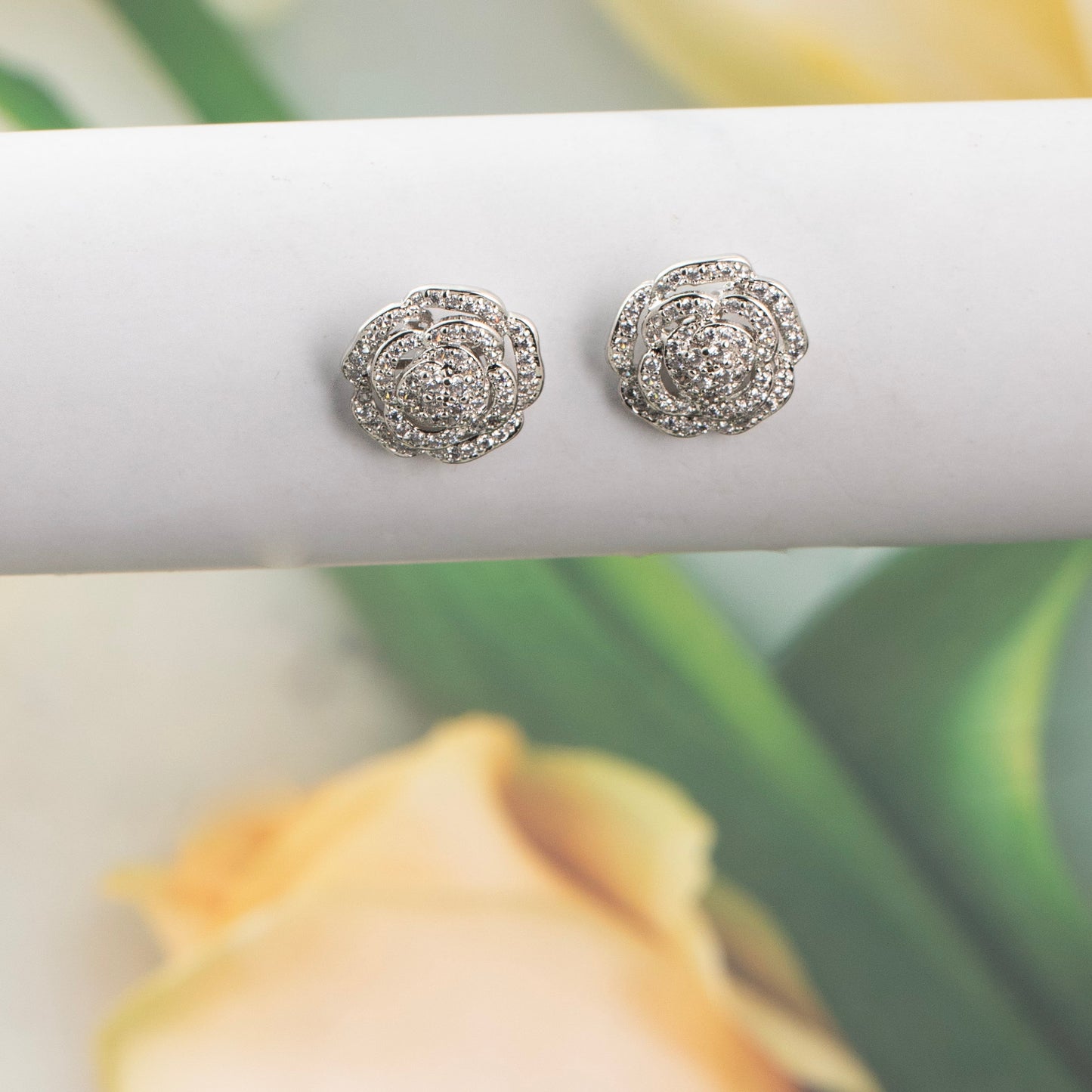 Stud Earrings E365