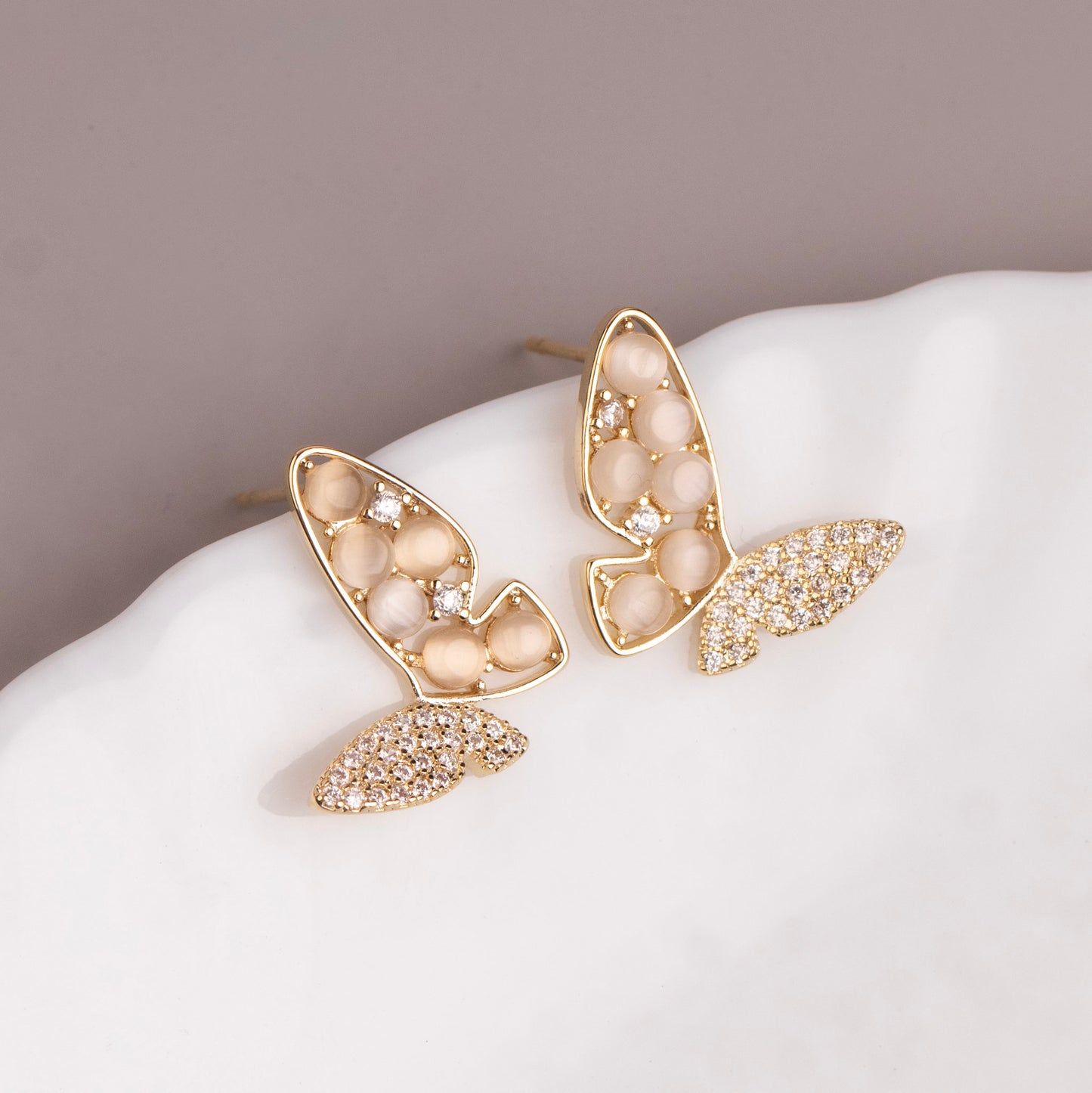 Stud Earrings E216