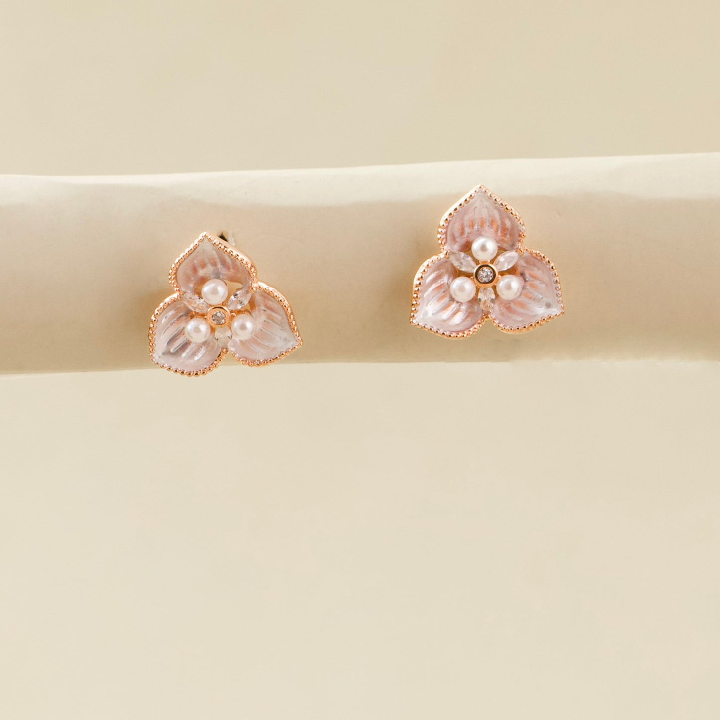 Stud Earrings E246