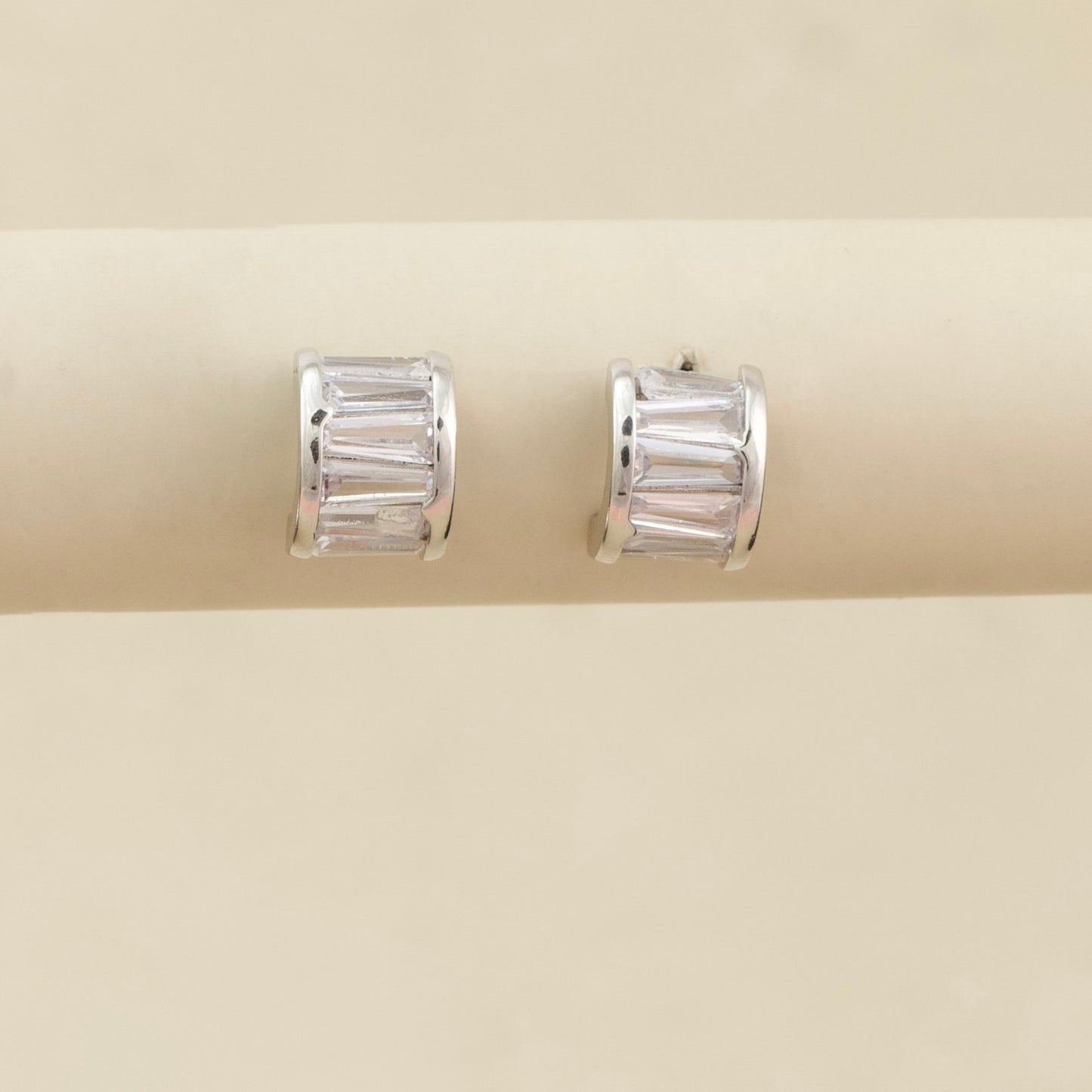 Stud Earrings E208