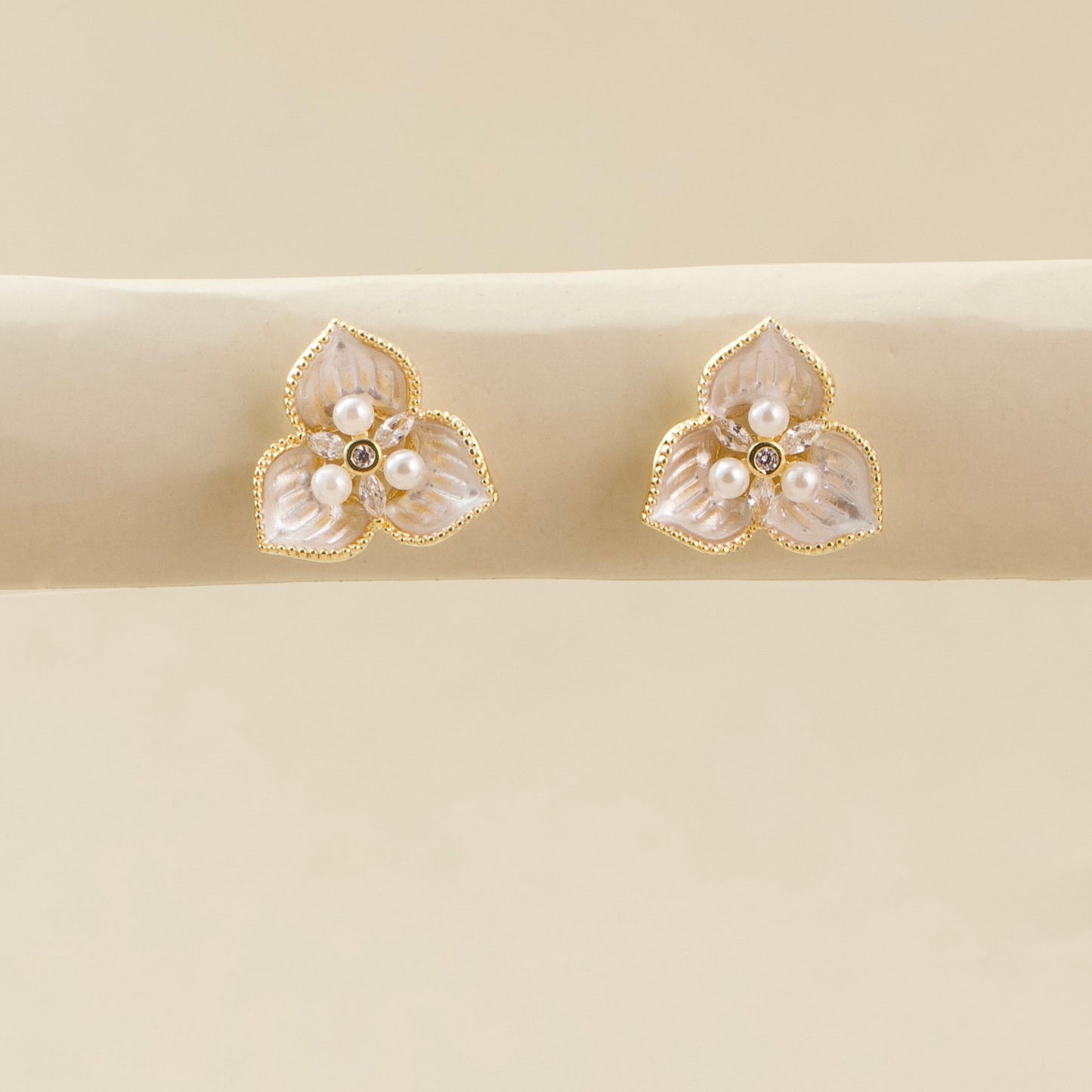 Stud Earrings E246