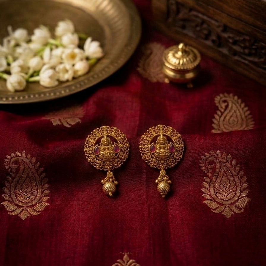 Antique Earrings E1048
