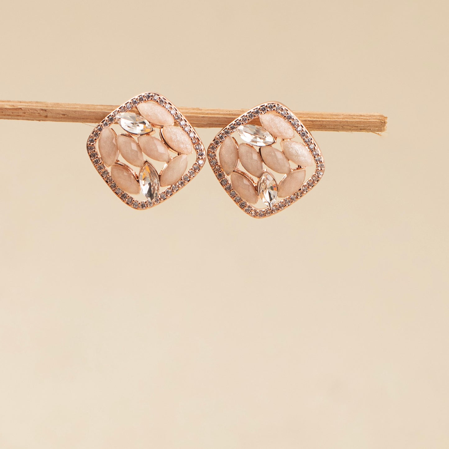 Stud Earrings E372