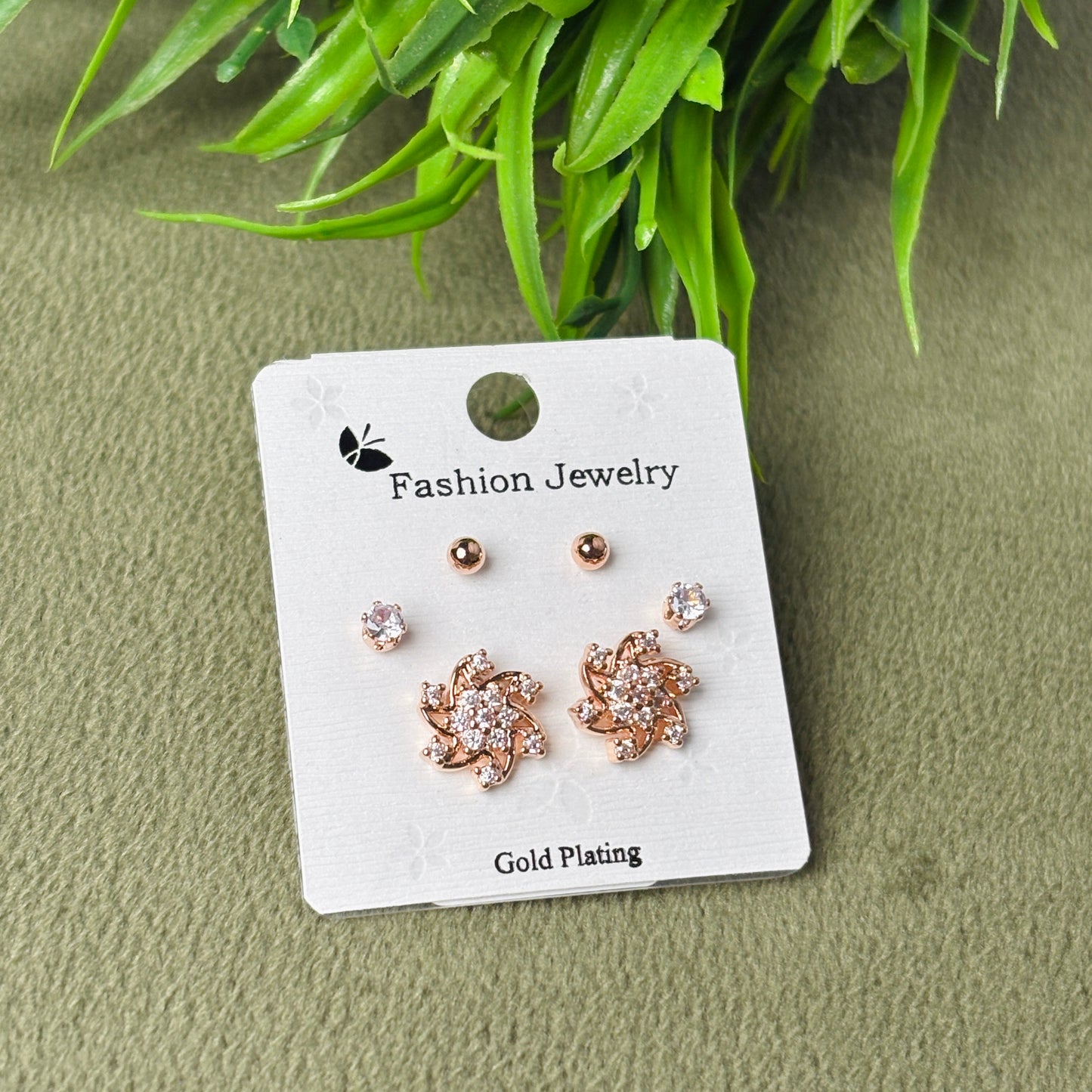 Stud earrings E378