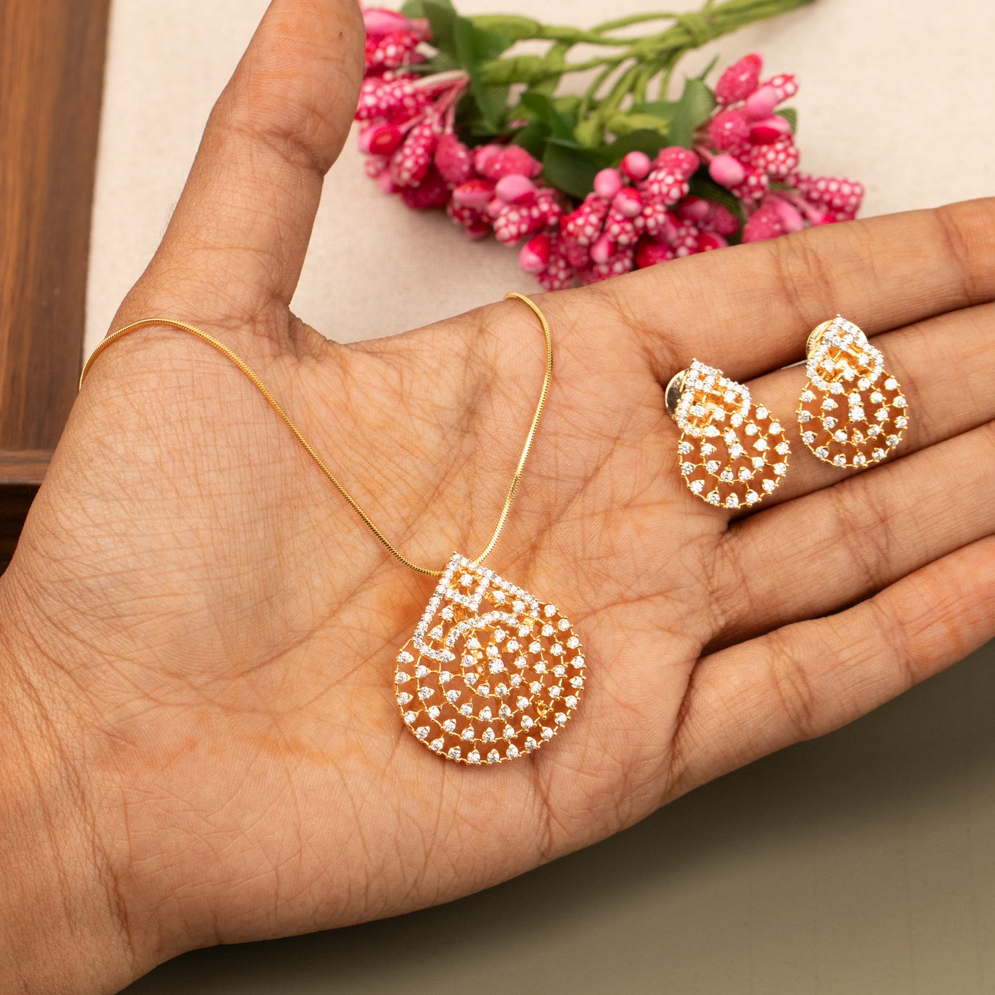 AD Pendant With Chain&Stud Earrings P40