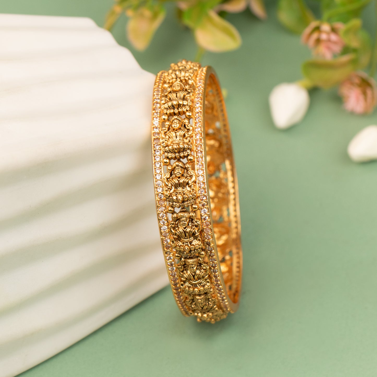 Antique Bangle B610