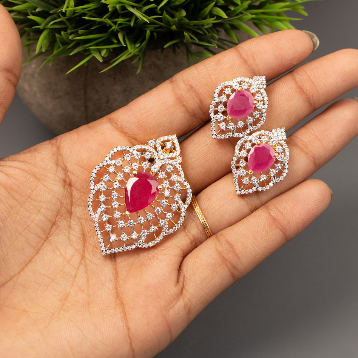 AD Pendant With Stud Earrings P25