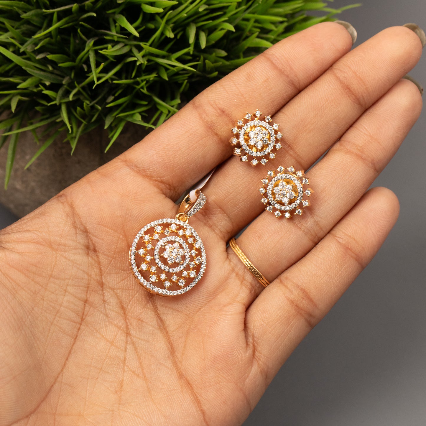 AD Pendant With Stud Earrings P27