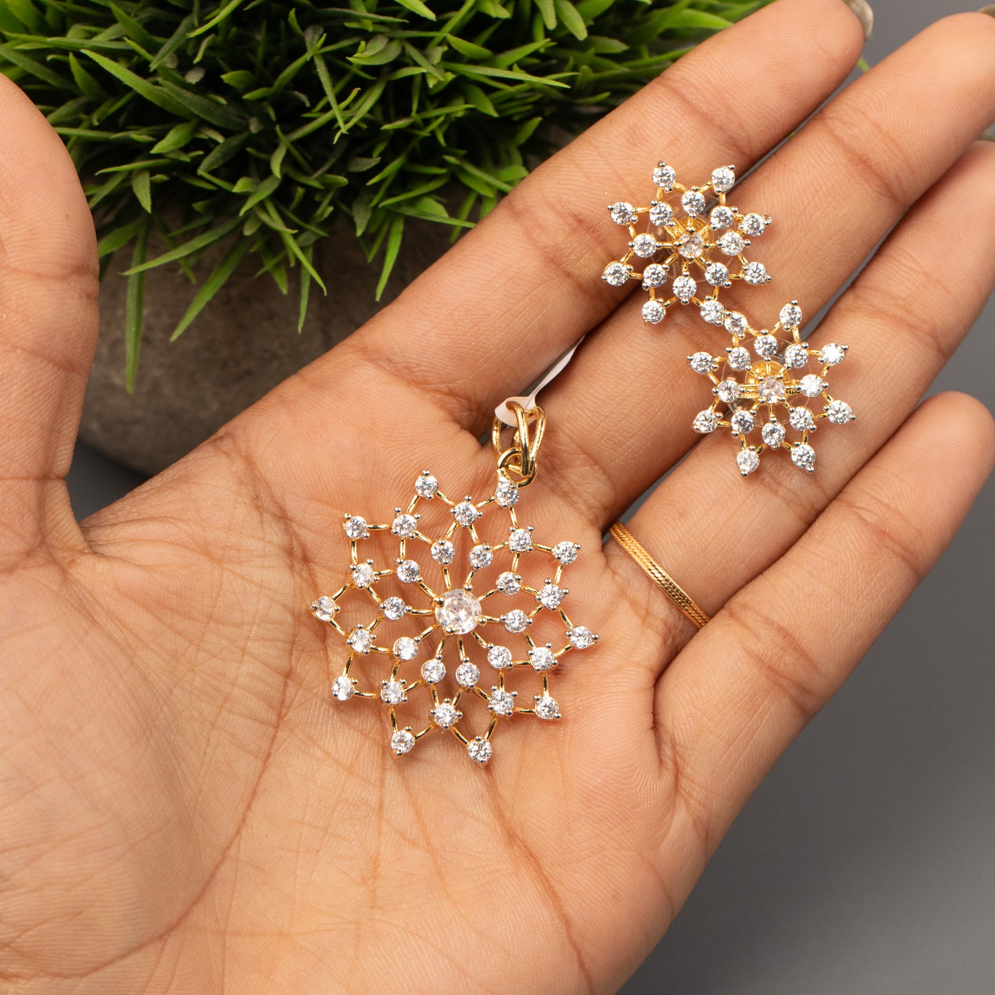 AD Pendant With Stud Earrings P35