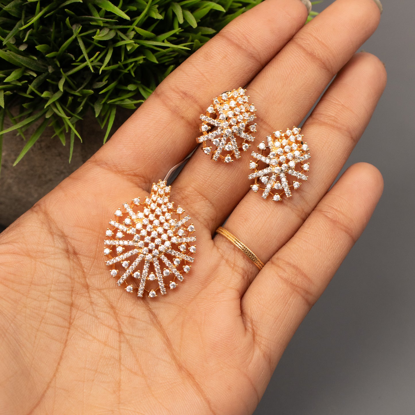 AD Pendant With Stud Earrings P34