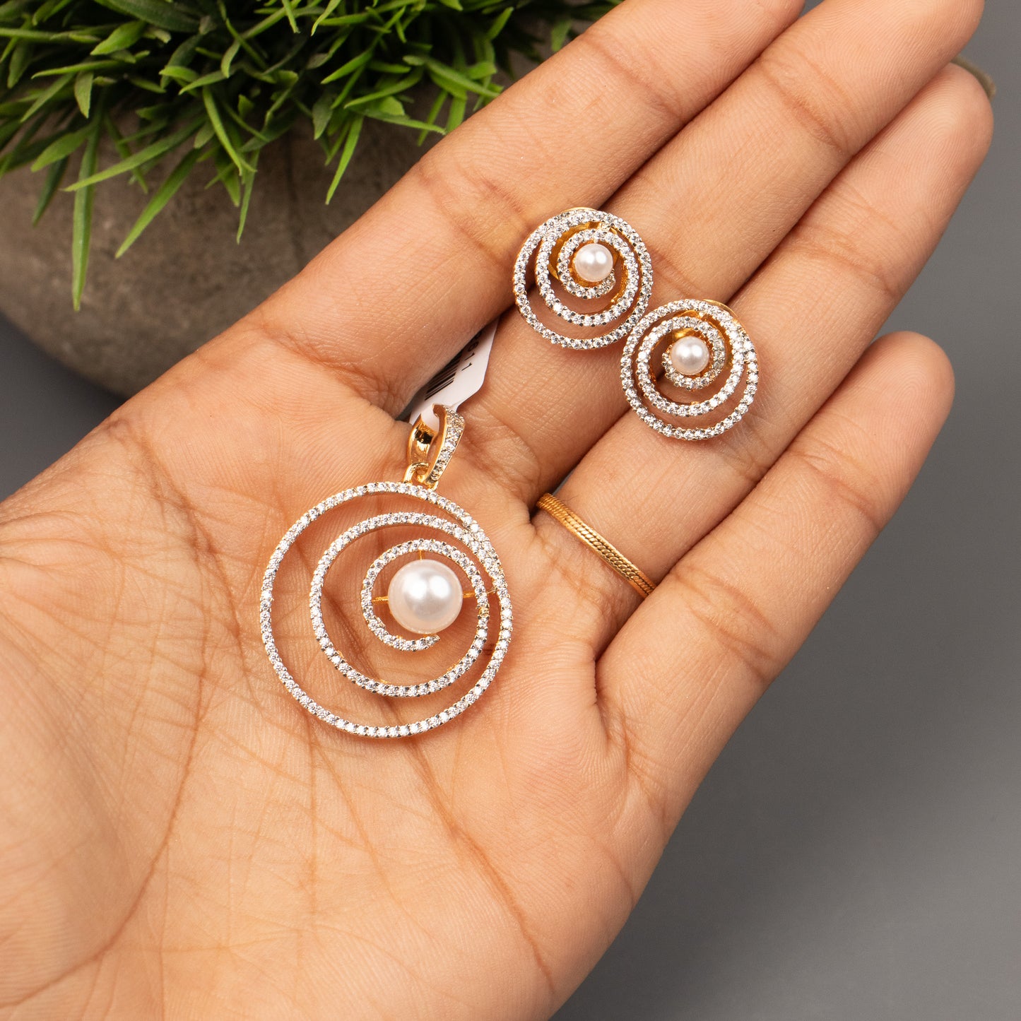AD Pendant With Stud Earrings P24