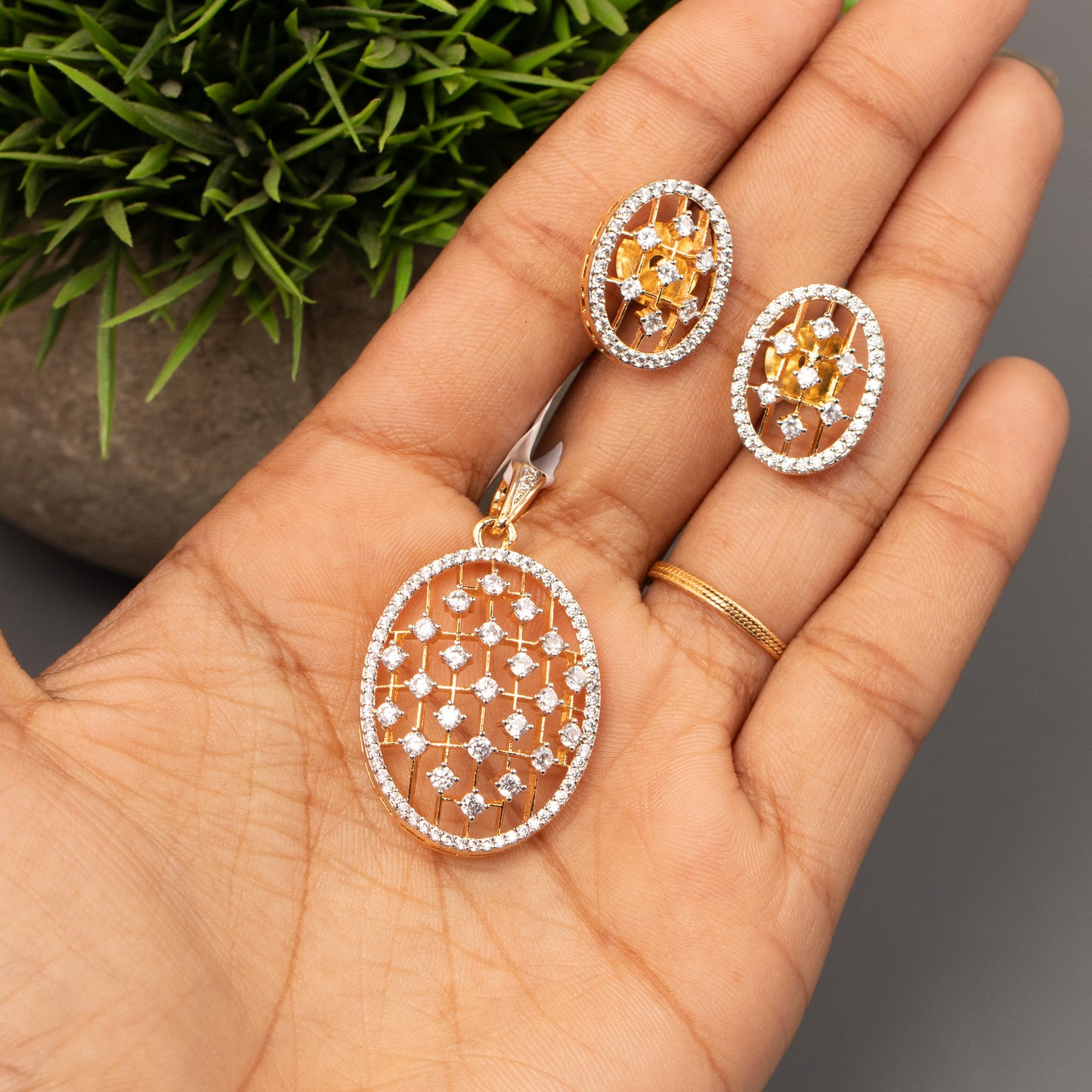 AD Pendant With Stud Earrings P20