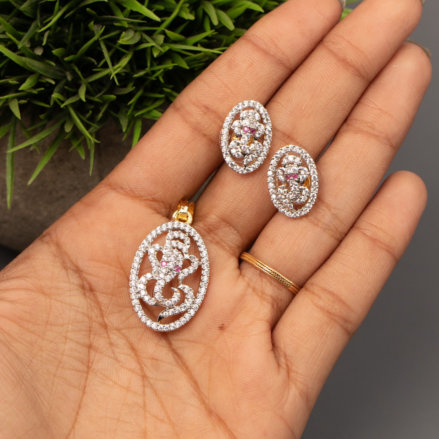 AD Pendant With Stud Earrings P30