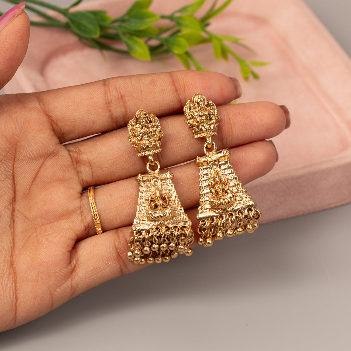 Antique Earrings E1574