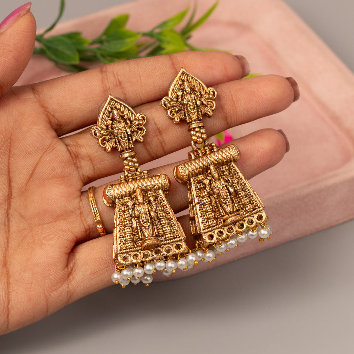 Antique Earrings E1575