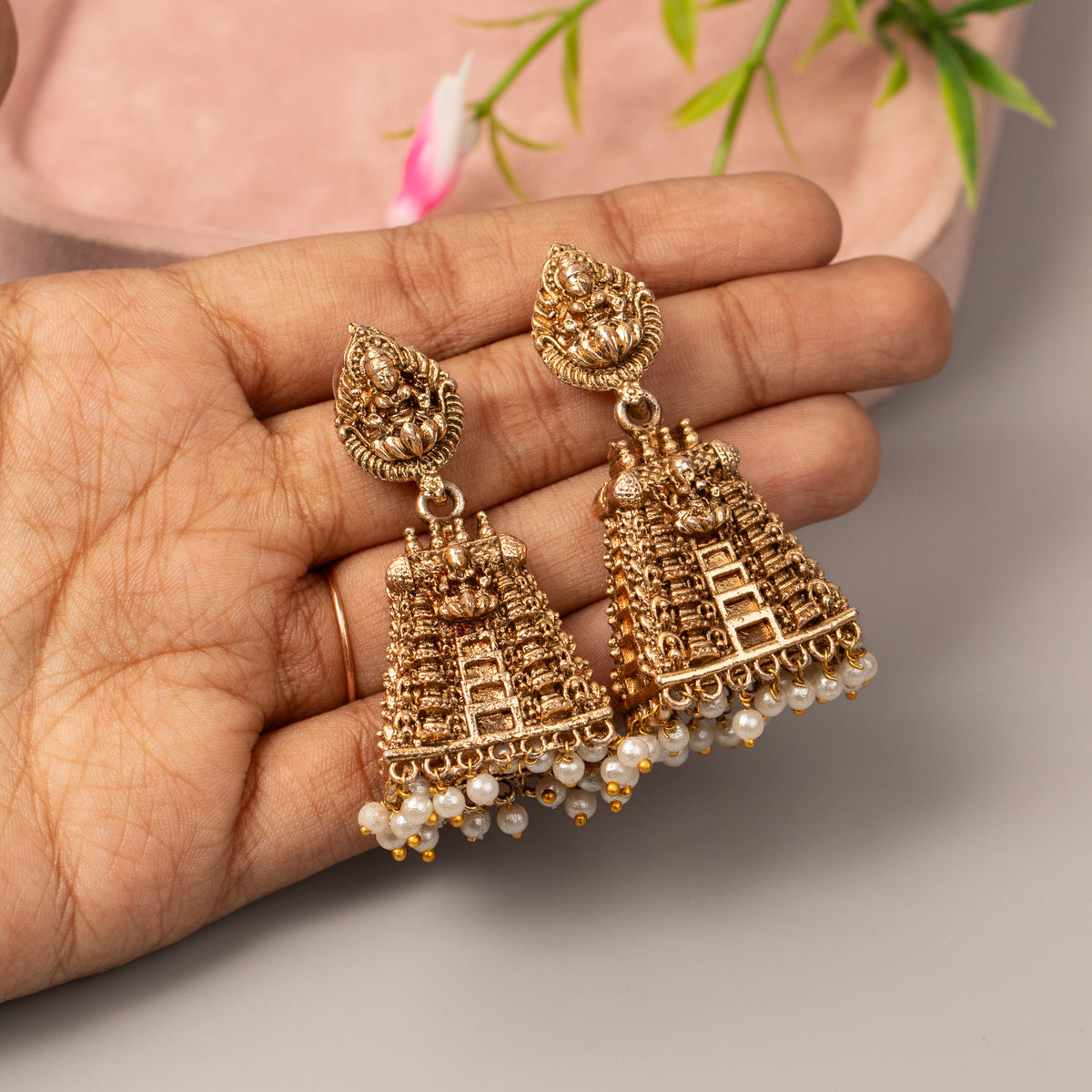Antique Earrings E1671