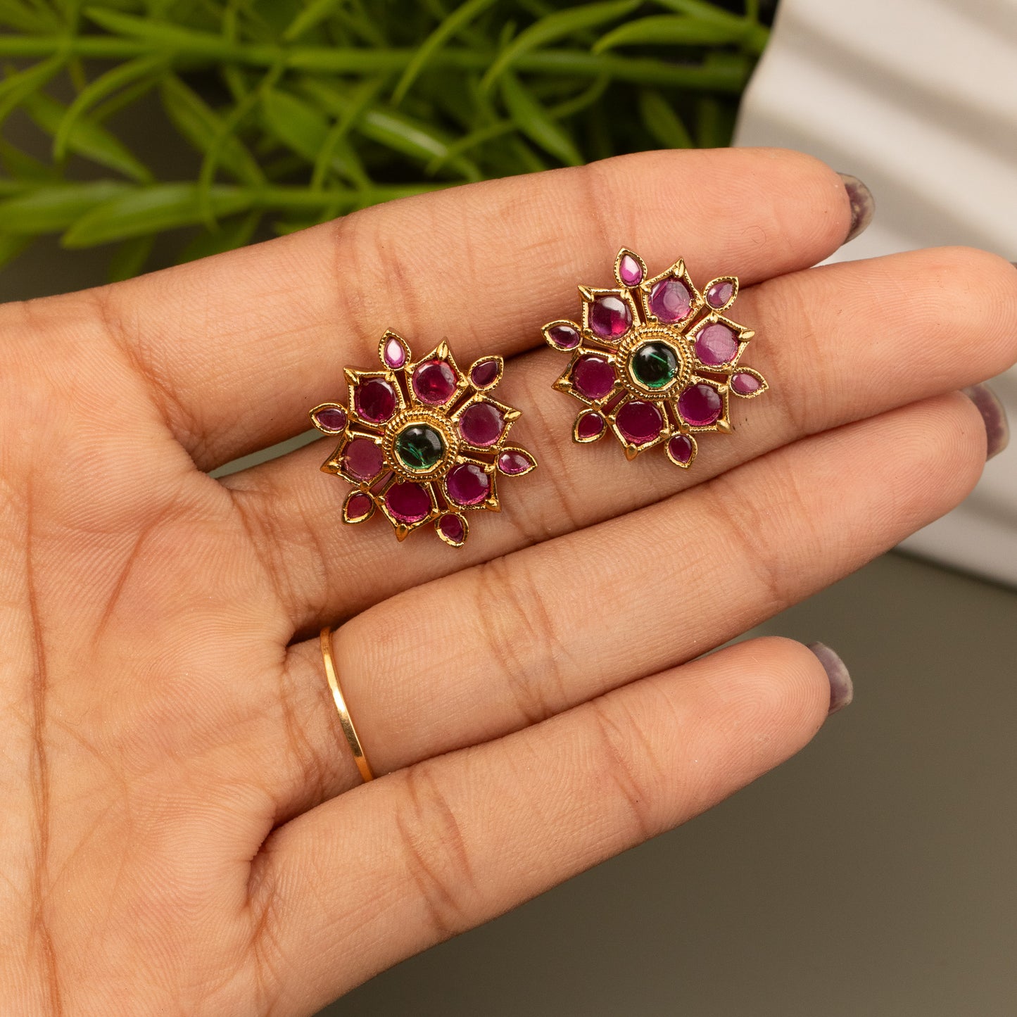 Anitique Stud Earrings E1005