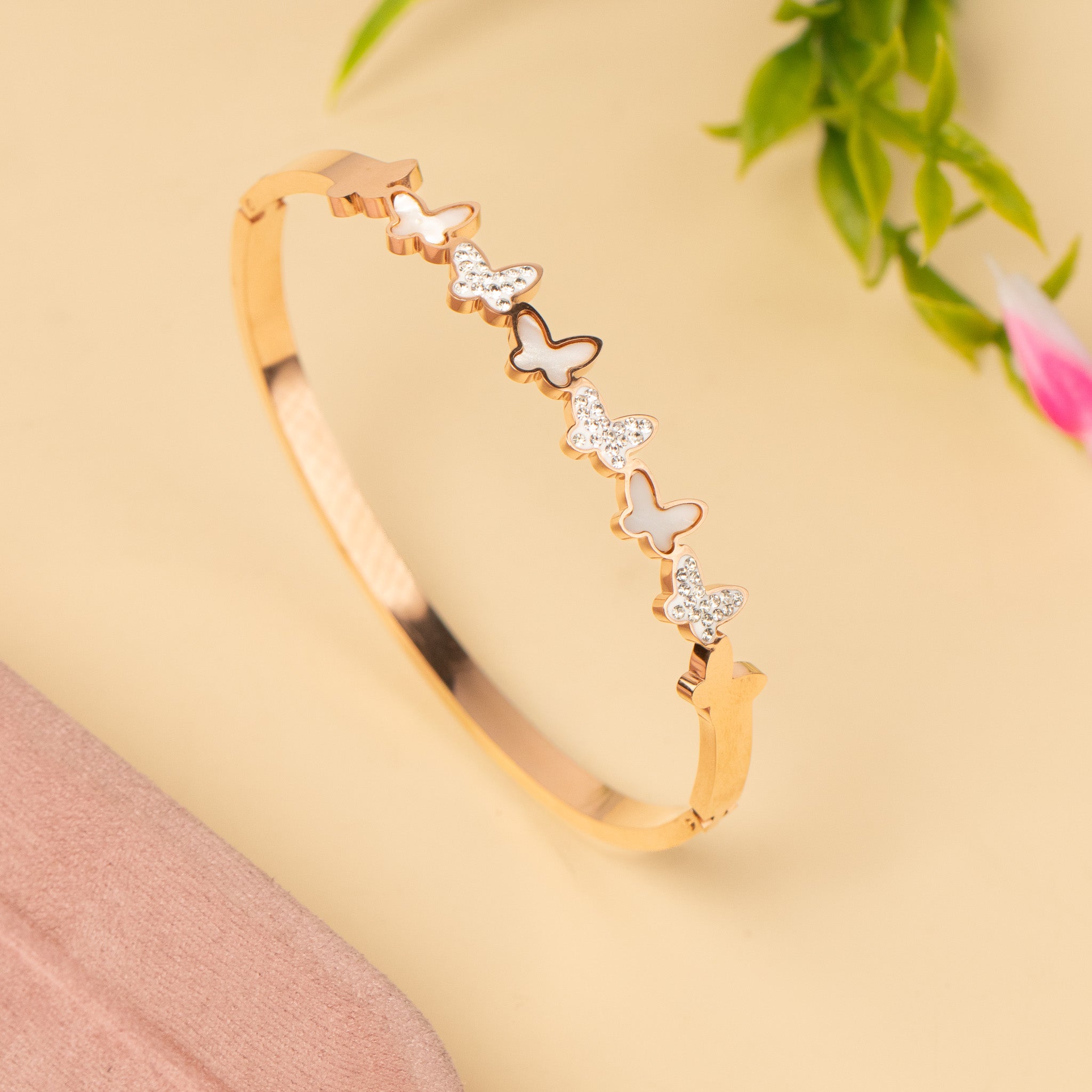 Cuff Bangle B583 – Urvasi ladies novelty