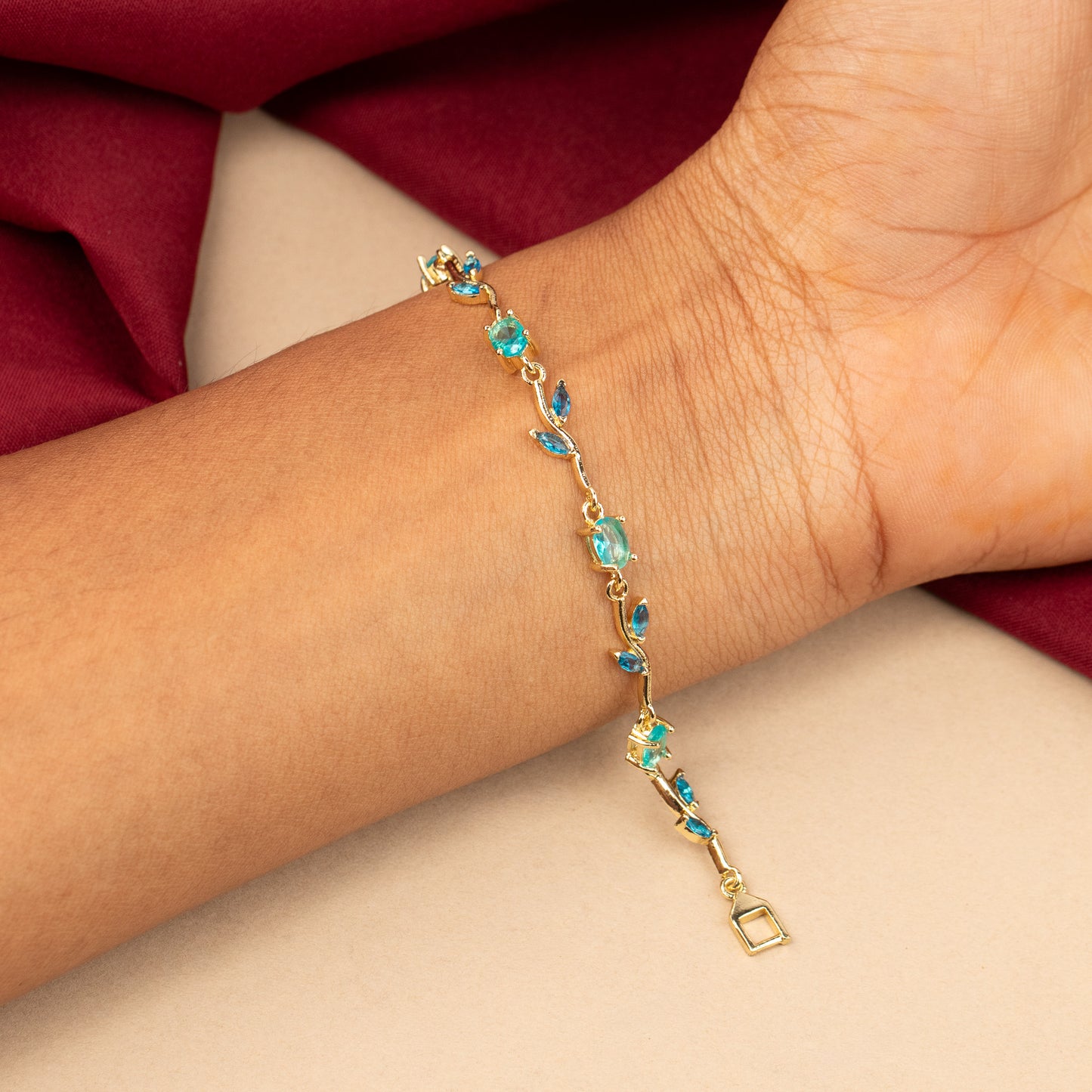 Mehendi-Gold Polish Trendy Tulips Leaf Designed AD Bracelets BR135