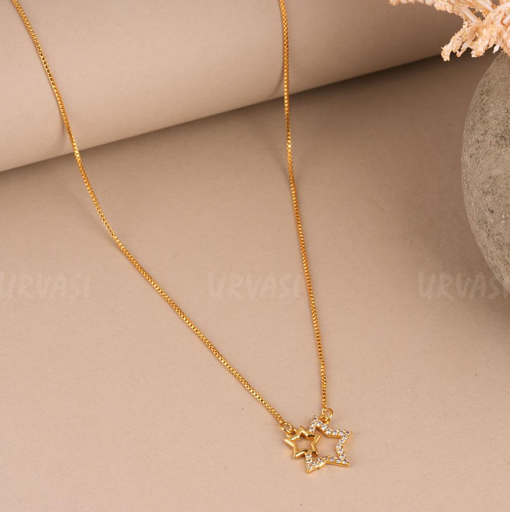 Gold-Toned Star-Designed Pendant Chain SC374
