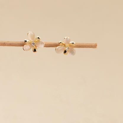 Stud Earrings E375