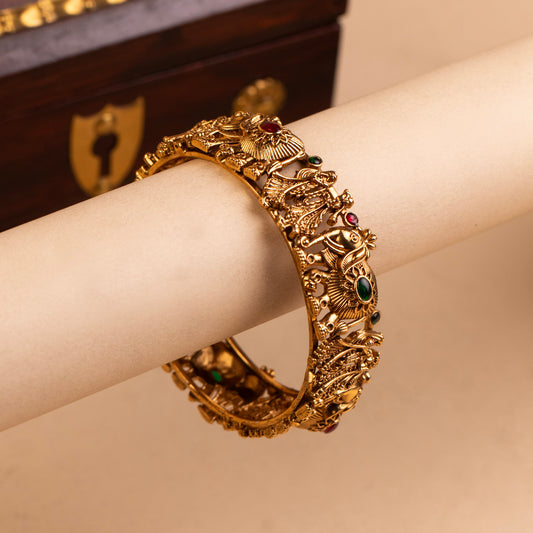 Antique Bangle B328