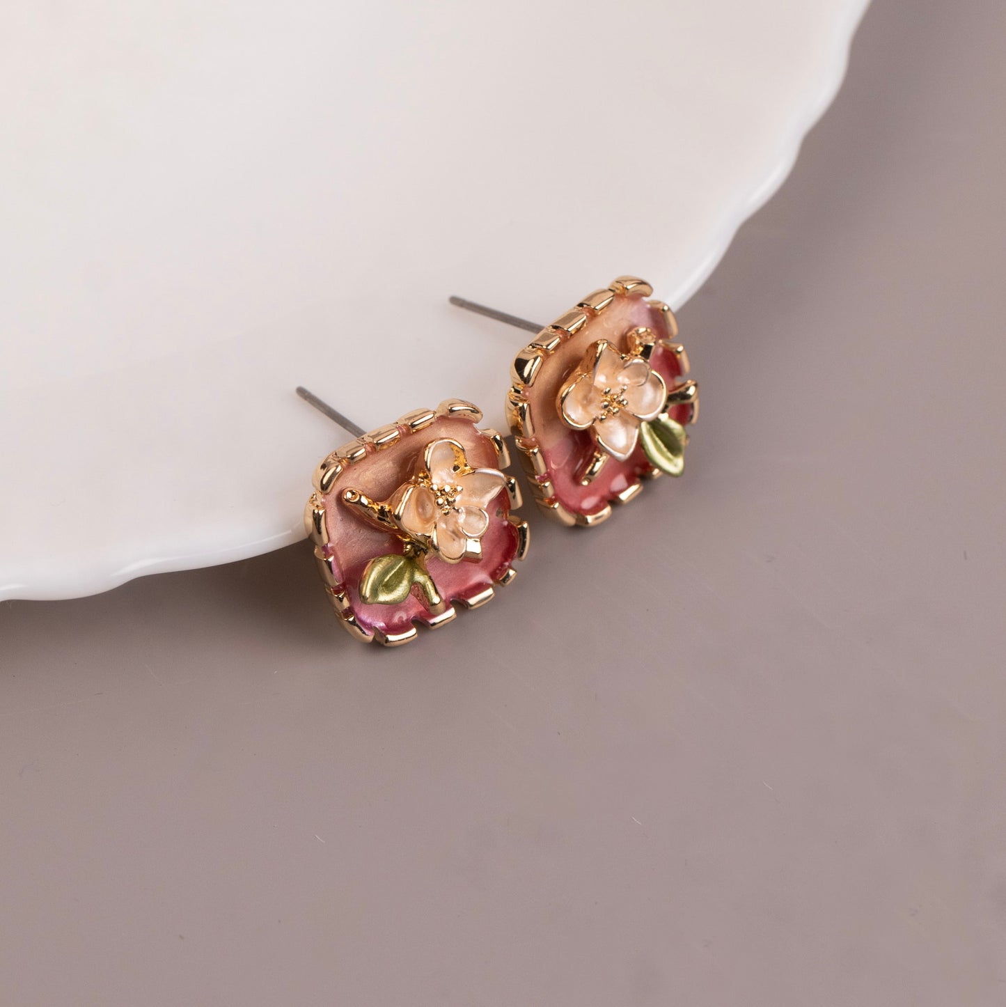 Stud Earrings E221