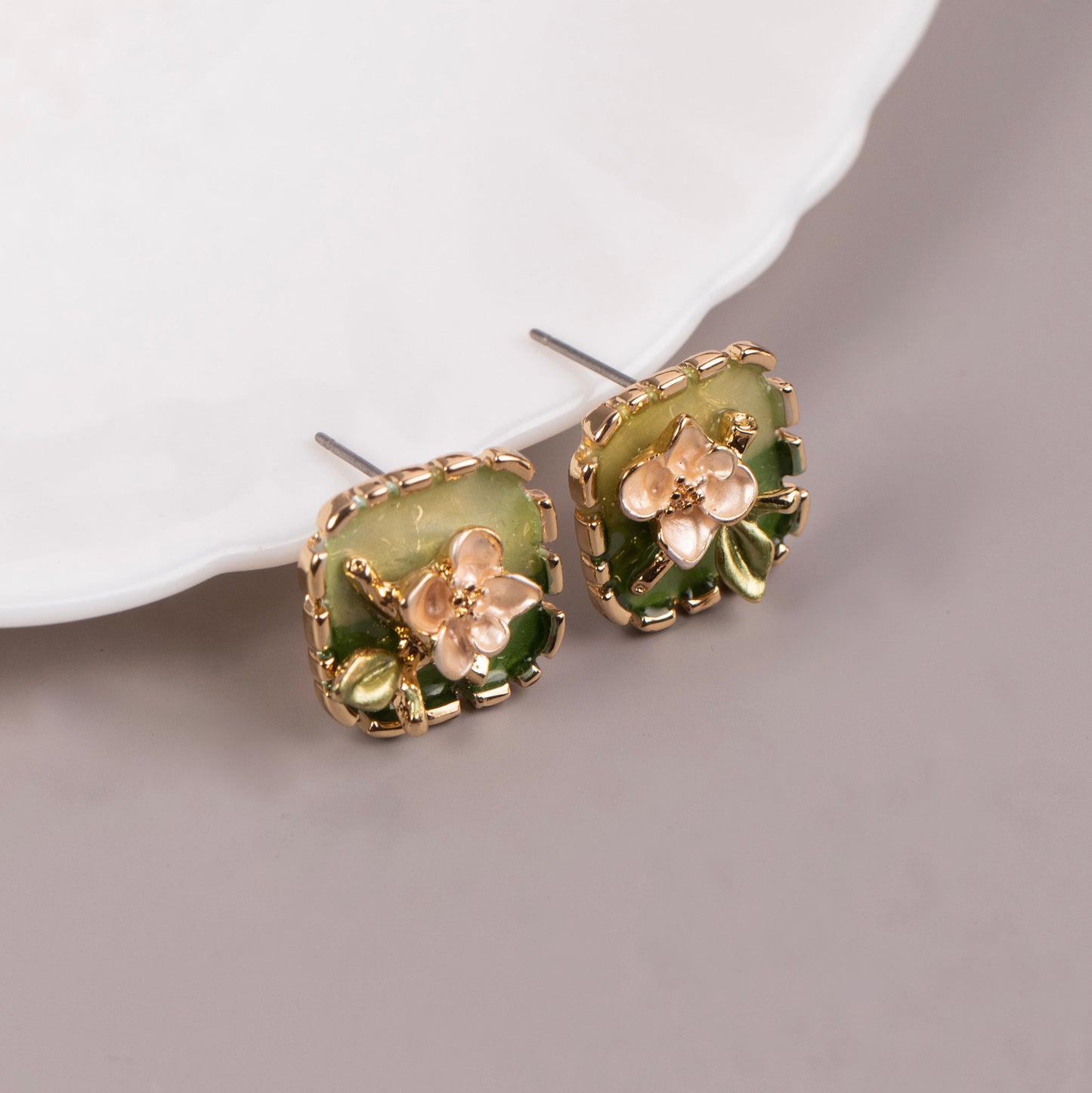 Stud Earrings E221