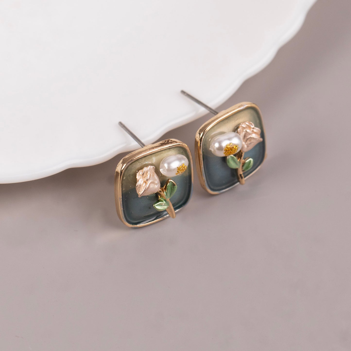 Stud Earrings E219
