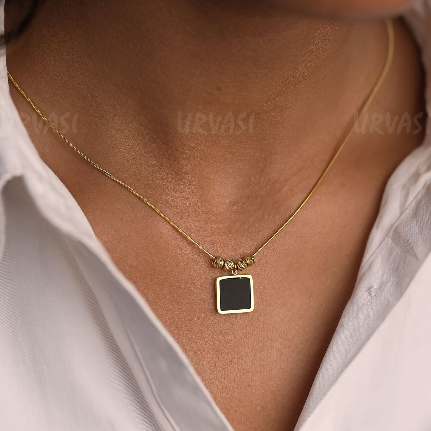 Gold-Toned Square Black Onyx Simple Chain SC357