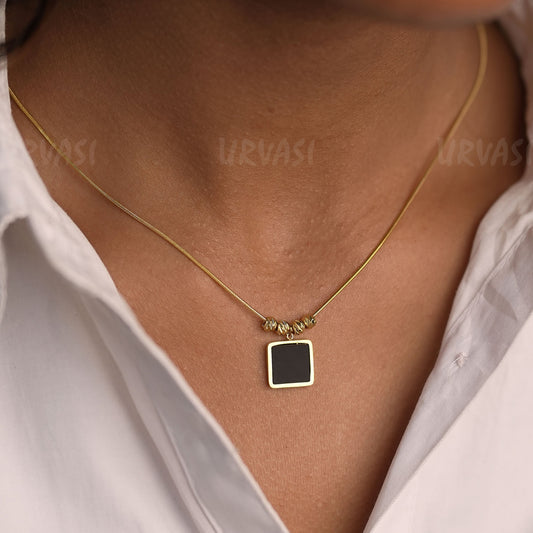 Gold-Toned Square Black Onyx Simple Chain SC357