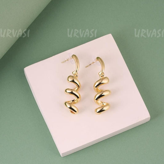 Glossy-Gold Spiral Twister Earrings E978