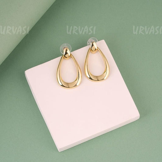 Glossy Gold Hollow Designed Earrings E980