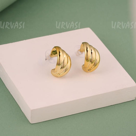 Gold-Toned Minimal Hoop Designed Earrings E981