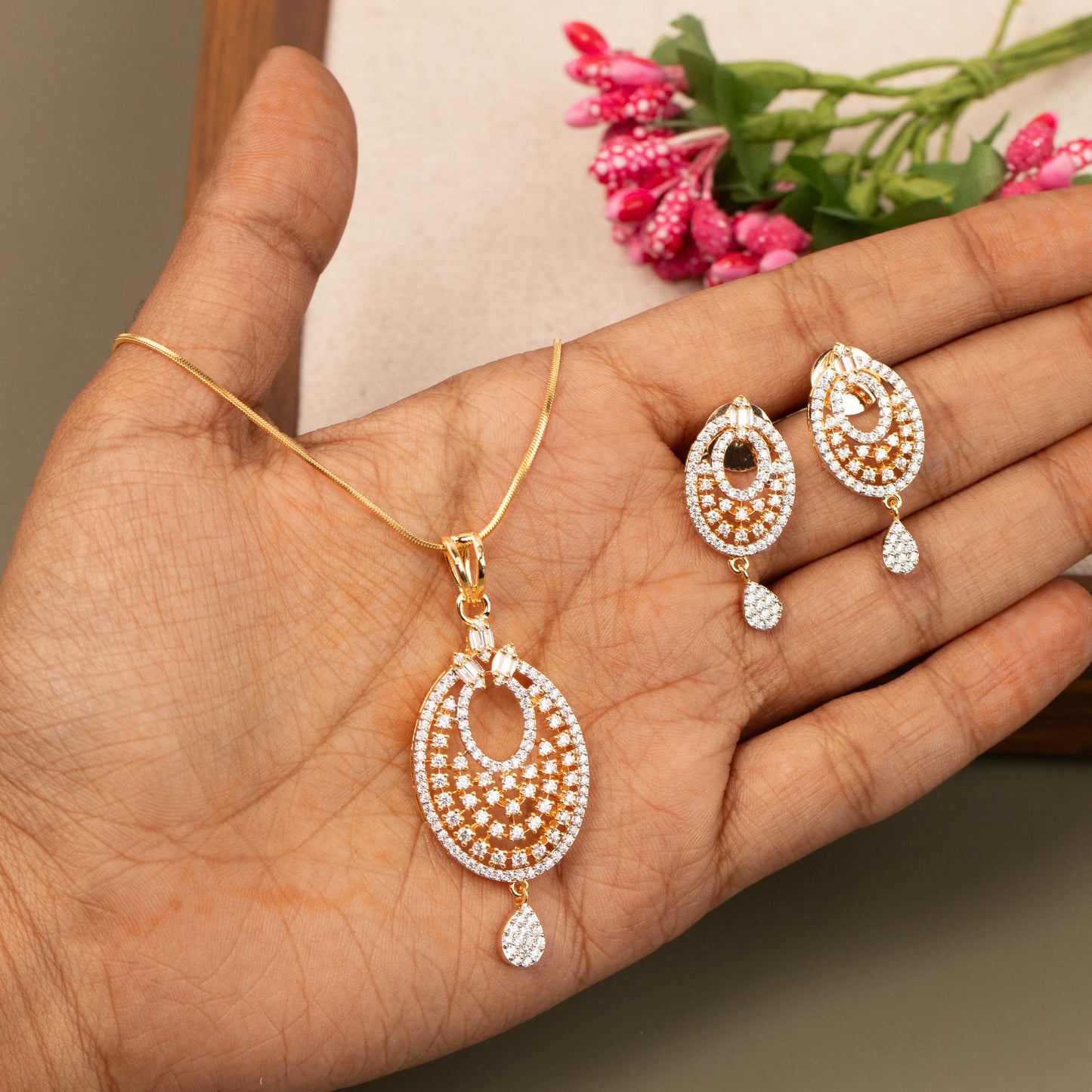 AD Pendant With Chain&Stud Earrings P44
