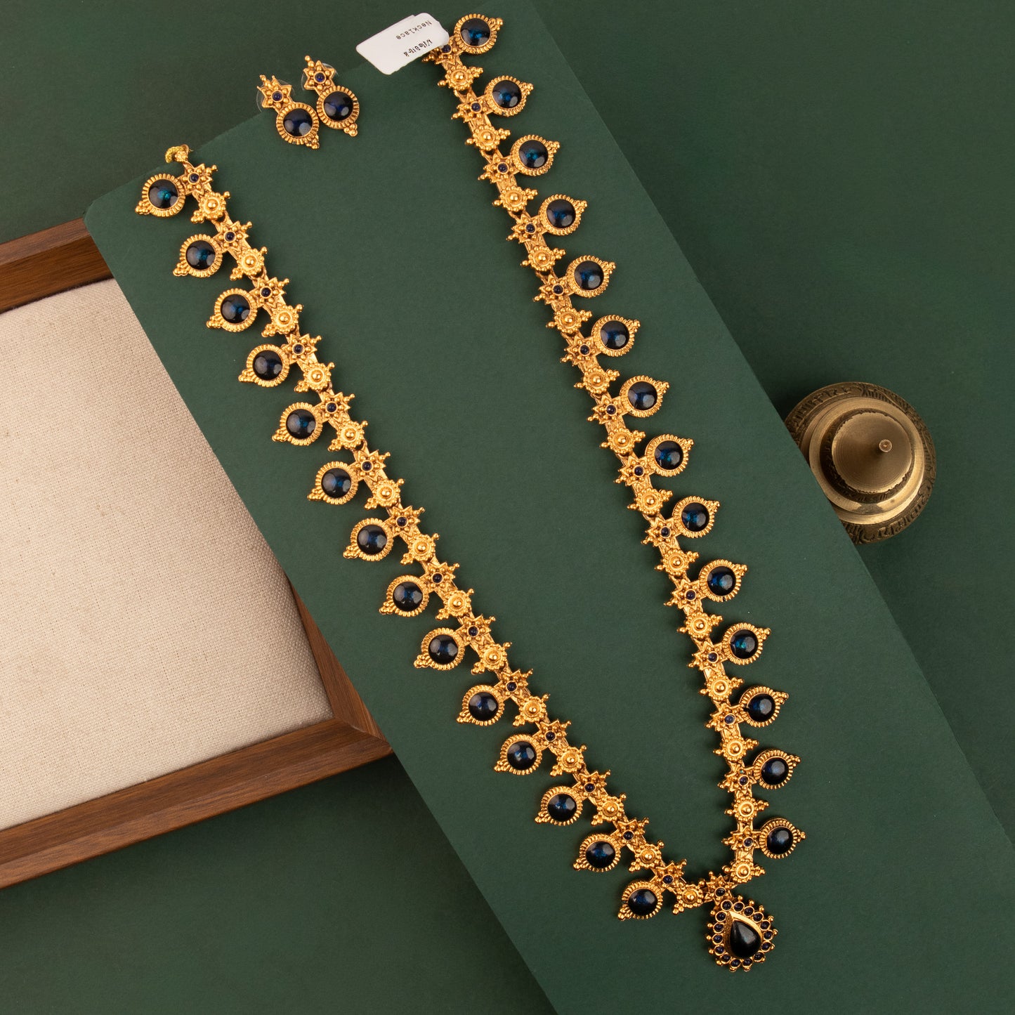 Necklace 210