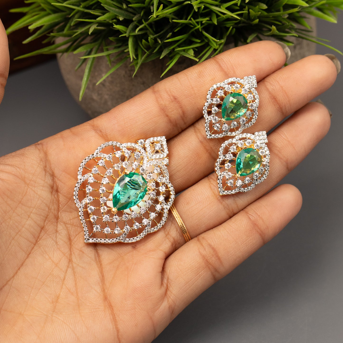 AD Pendant With Stud Earrings P25