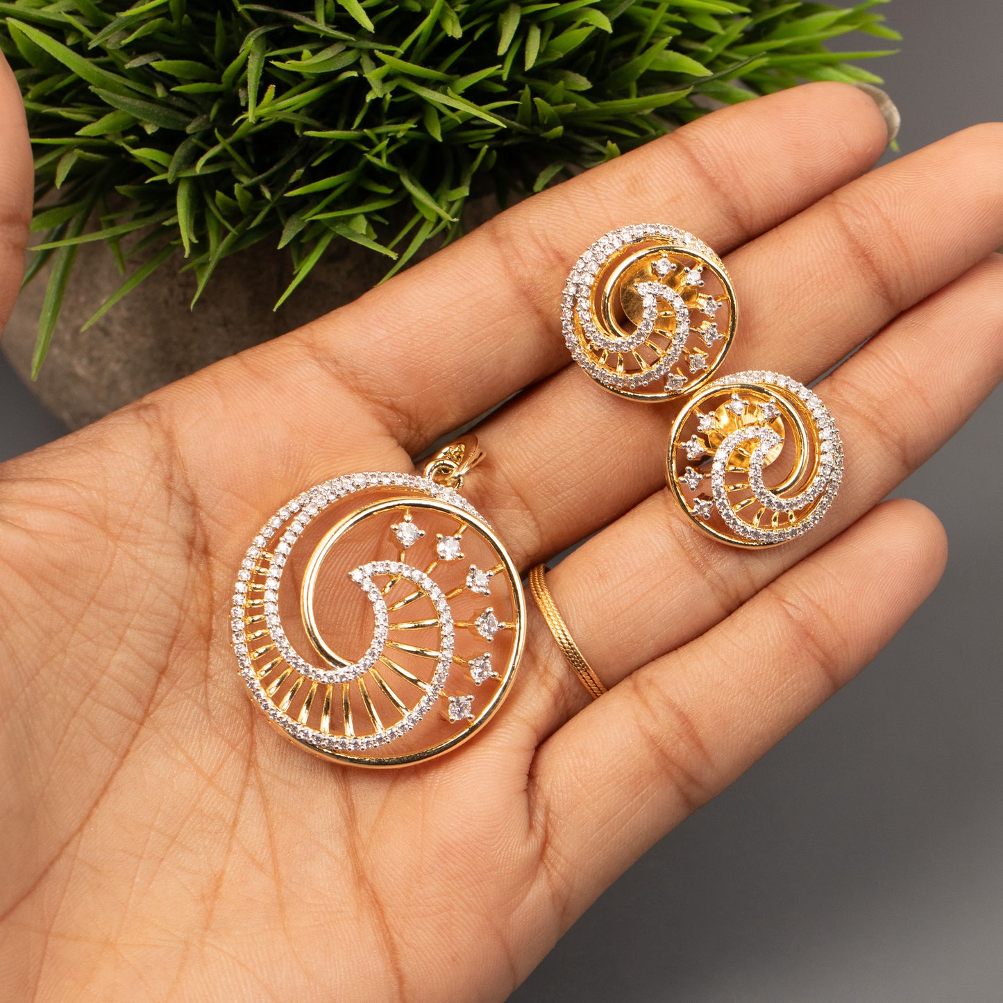 AD Pendant With Stud Earrings P38