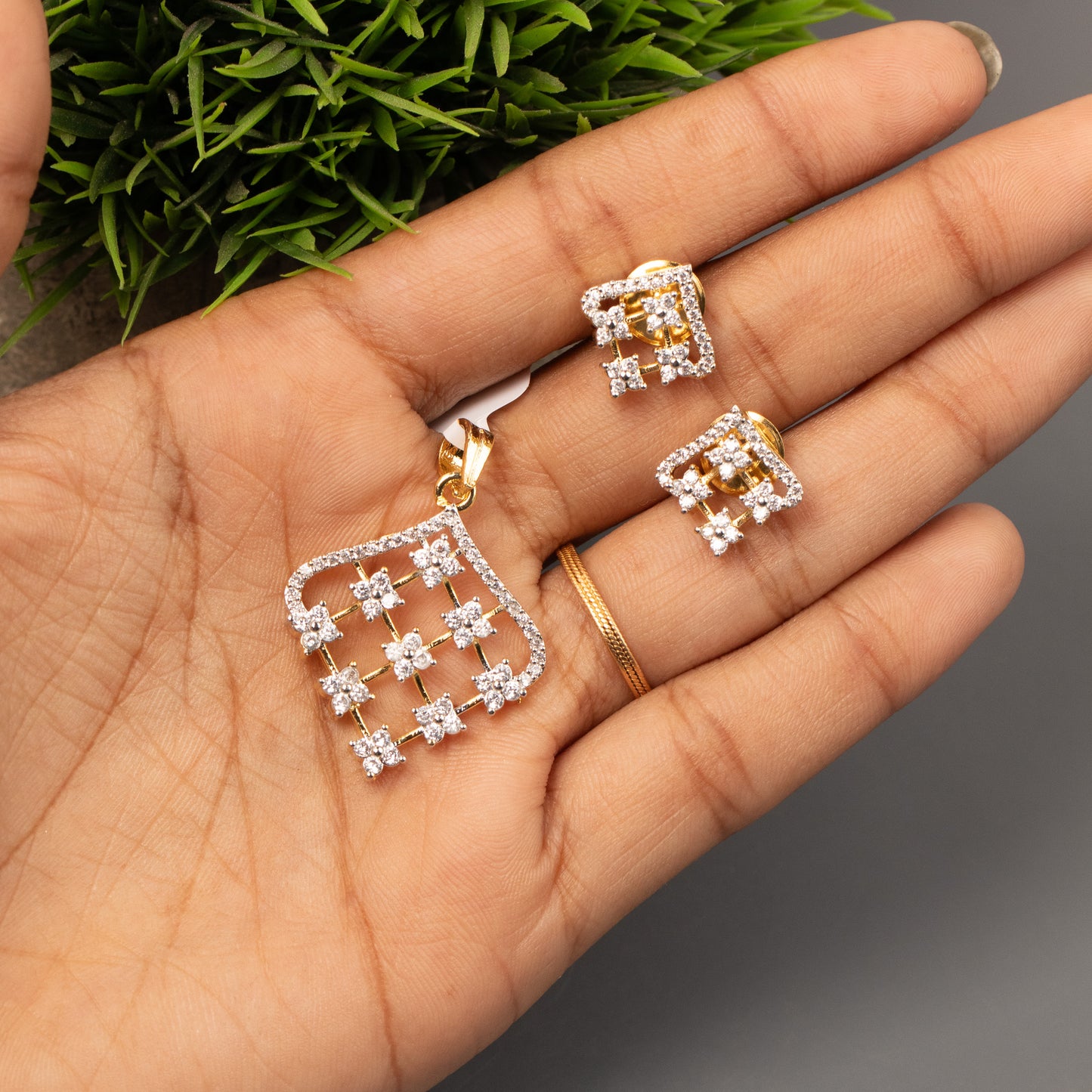 AD Pendant With Stud Earrings P37