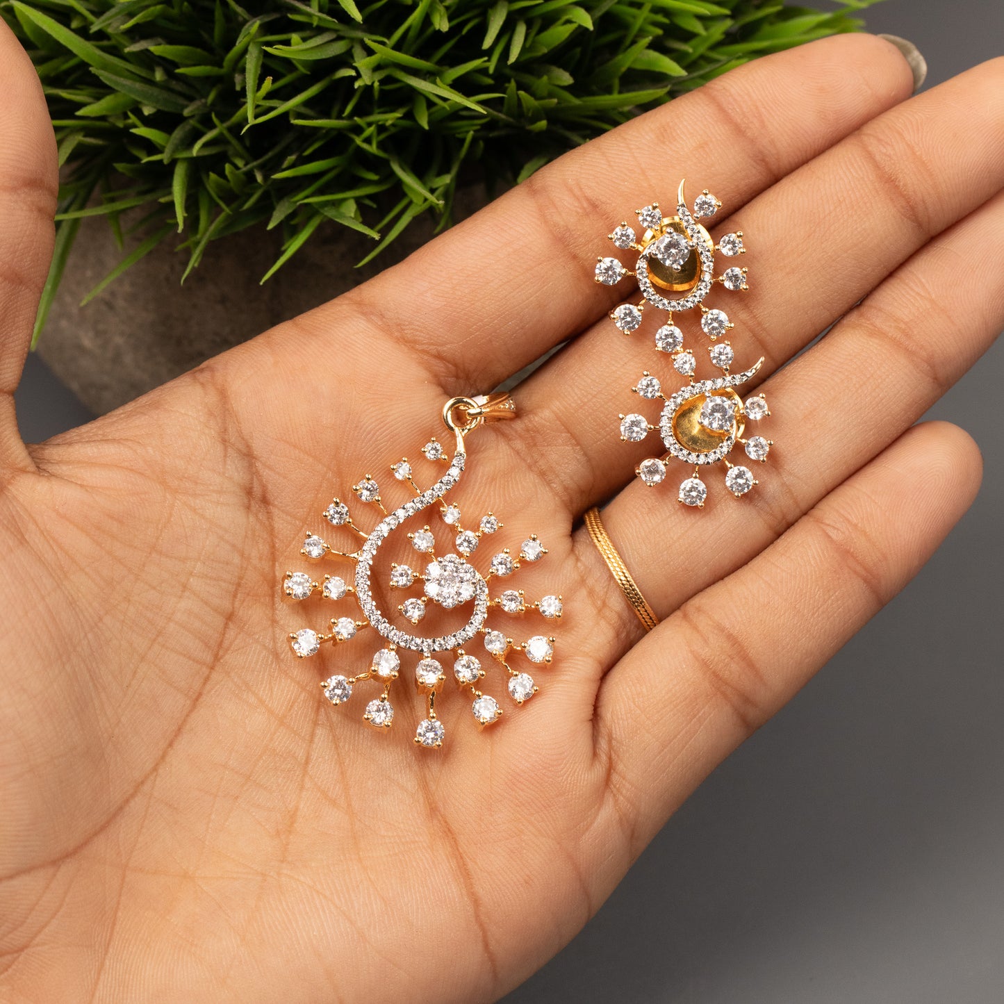AD Pendant With Stud Earrings P19