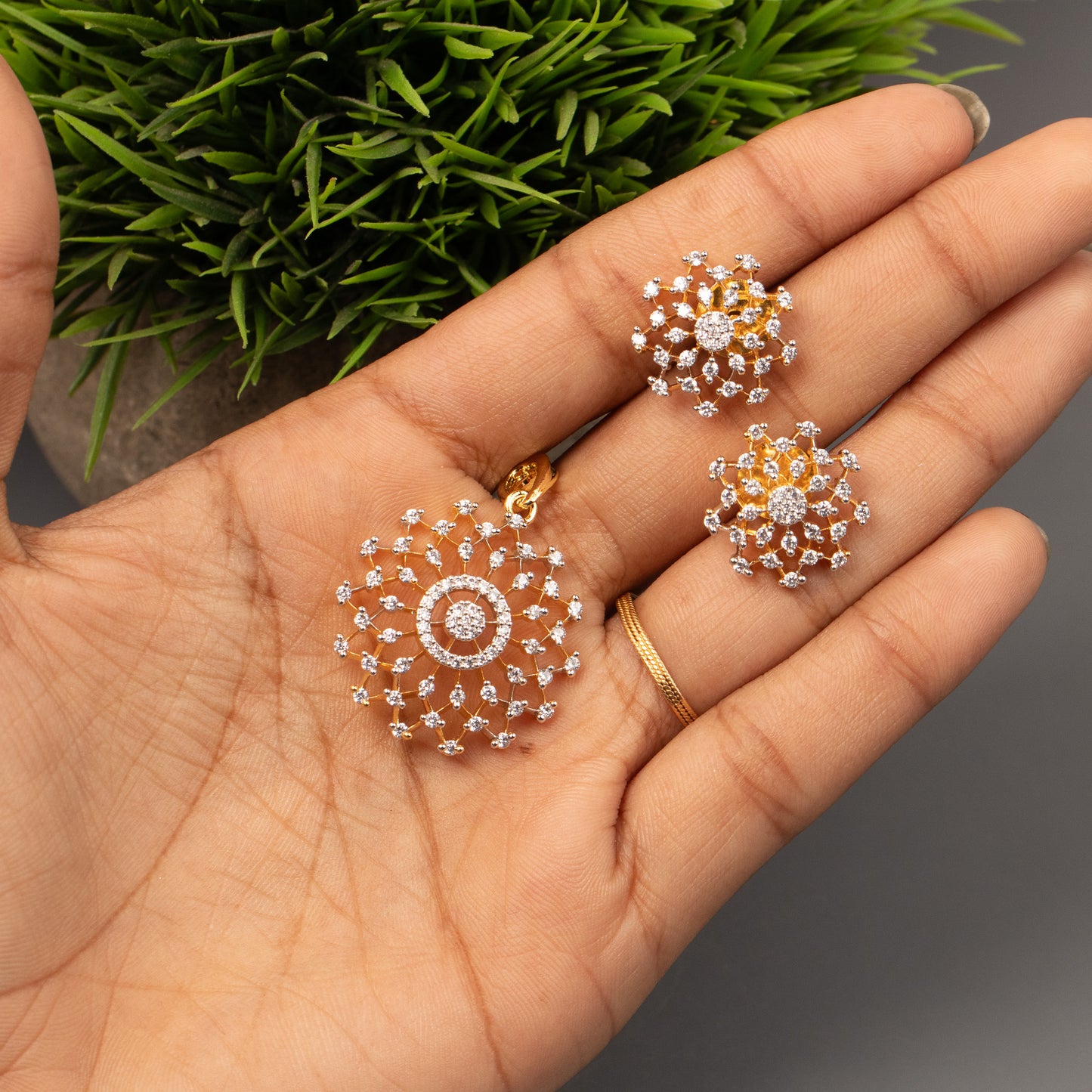AD Pendant With Stud Earrings P21