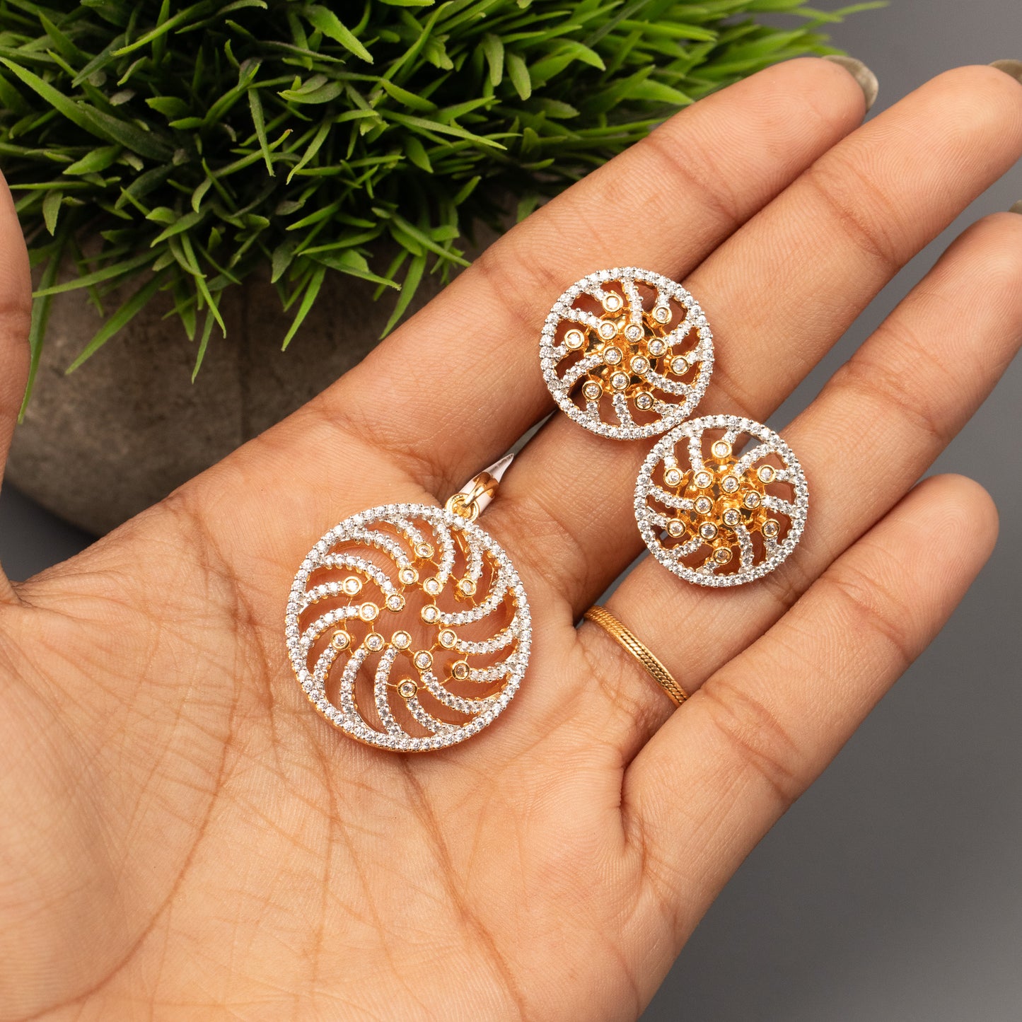 AD Pendant With Stud Earrings P39