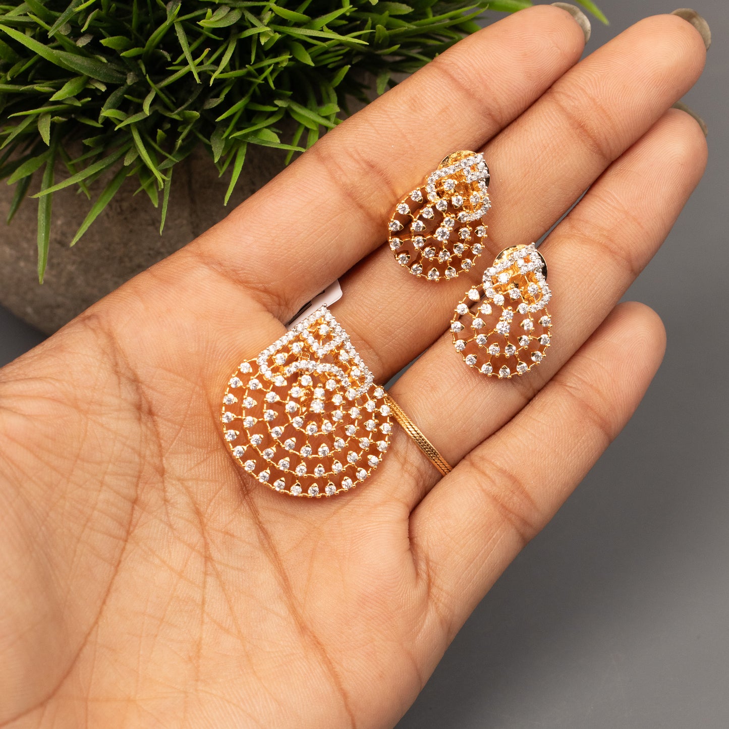 AD Pendant With Stud Earrings P33