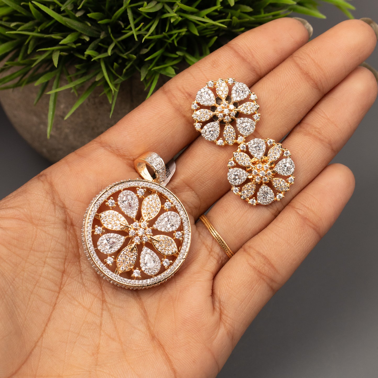 AD Pendant With Stud Earrings P29