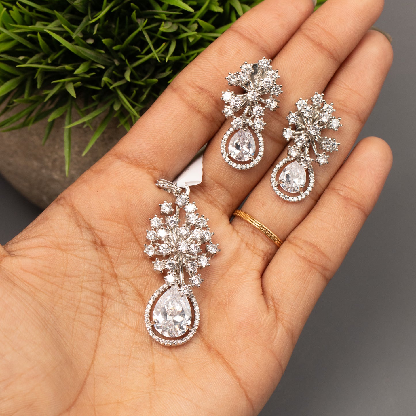 AD Pendant With Stud Earrings P23