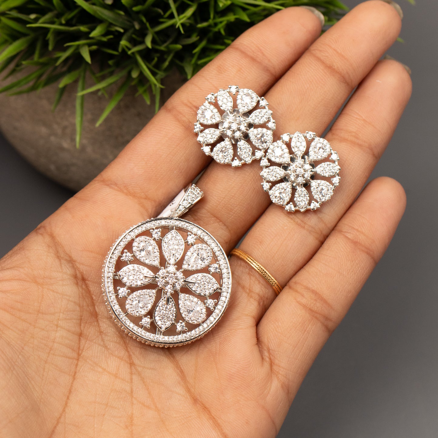 AD Pendant With Stud Earrings P29