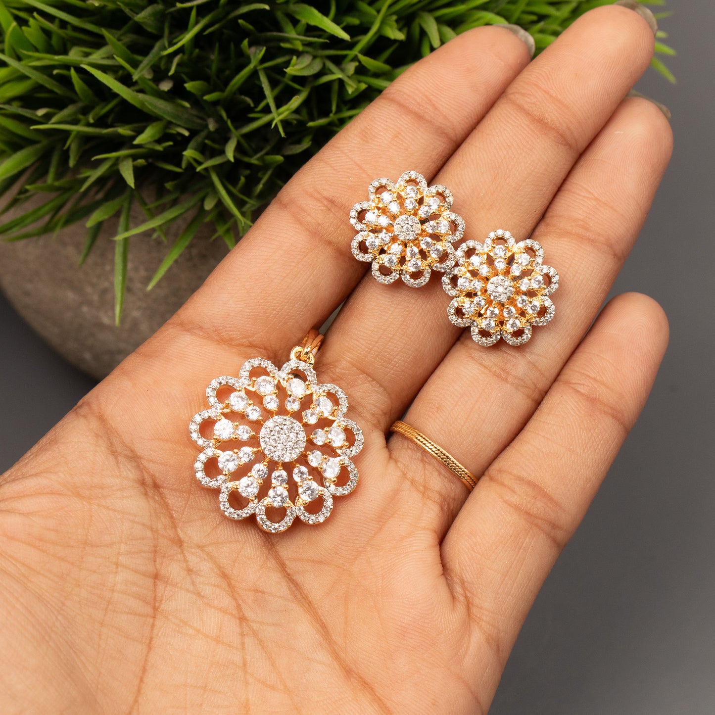 AD Pendant With Stud Earrings P28