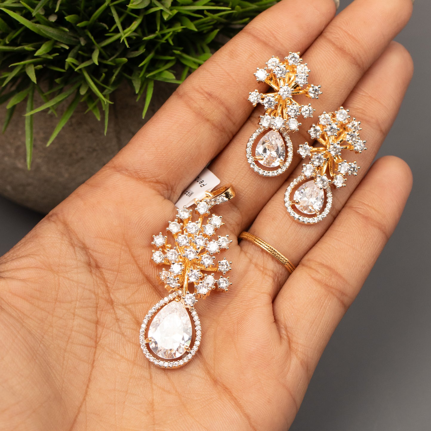 AD Pendant With Stud Earrings P23